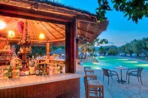 Bar en bord de piscine