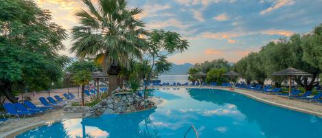 Seasonal outdoor pool