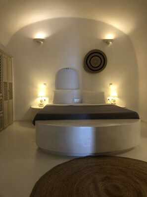 Deluxe Suite, Jetted Tub | Minibar, in-room safe, iron/ironing board, free WiFi - Chroma Suites (Santorini)
