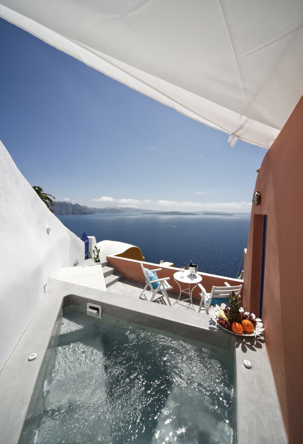 Suite – junior, massasjebadekar | Terrasse/patio