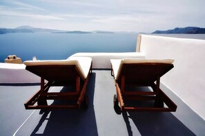 Rooftop terrace - Chroma Suites (Santorini)