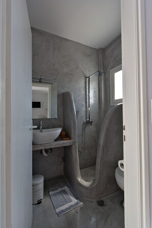 Triple Room | Bathroom | Shower, free toiletries, hair dryer, towels - Teoria Paros | Matsas Windmill (Paros)