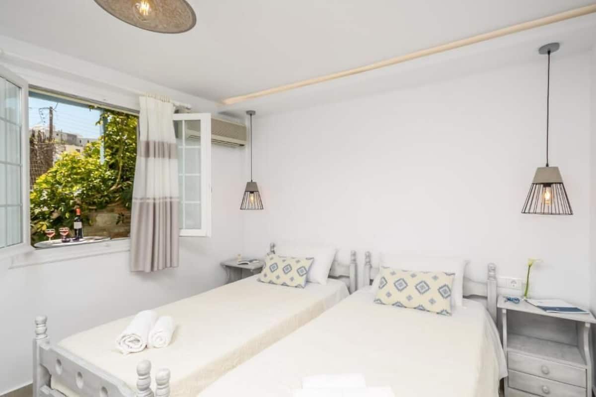 Economy Room | In-room safe, individually decorated, individually furnished