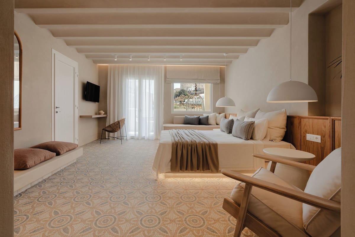 Superior Studio Suite | In-room safe, individually decorated, individually furnished