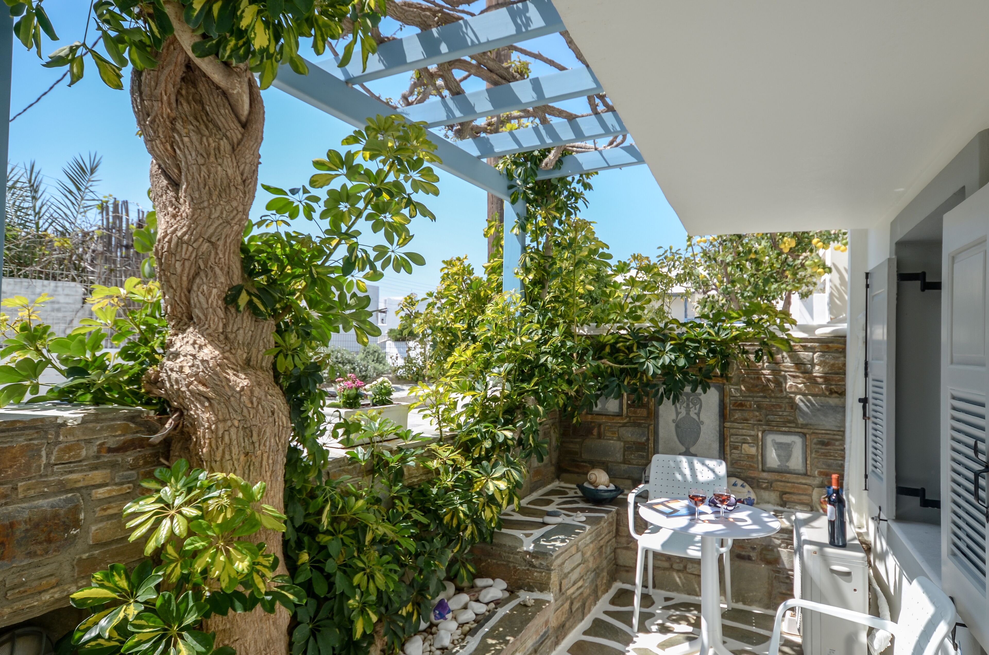 economy room | 1 bedroom, in-room safe, individually decorated, individually furnished