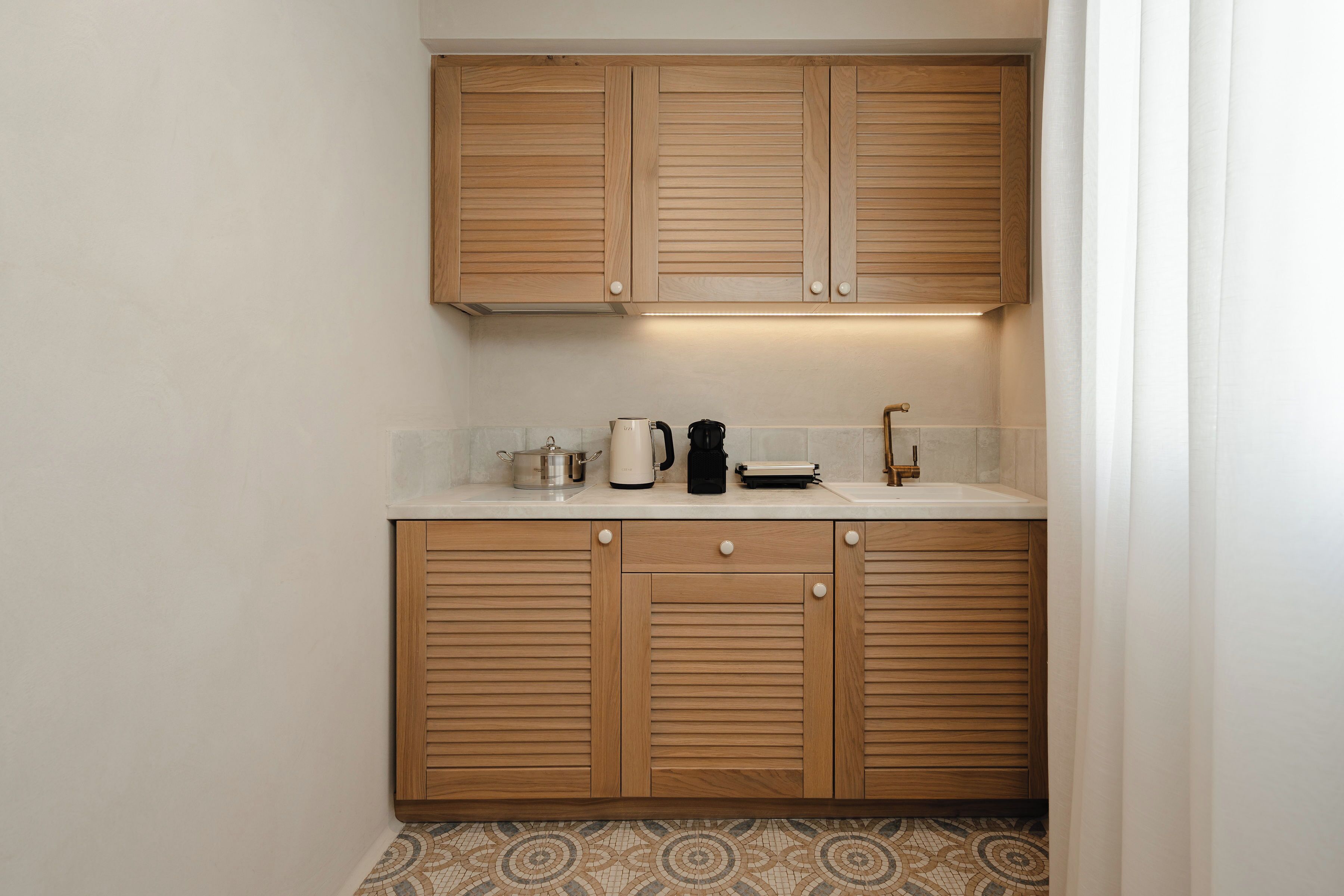 superior studio suite | private kitchen | fridge, coffee/tea maker, electric kettle, cookware/dishes/utensils