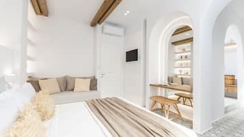 Junior Studio Suite, 1 Bedroom | In-room safe, individually decorated, individually furnished