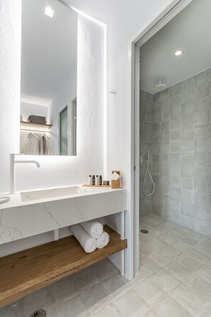 Junior Studio Suite, 1 Bedroom | Bathroom