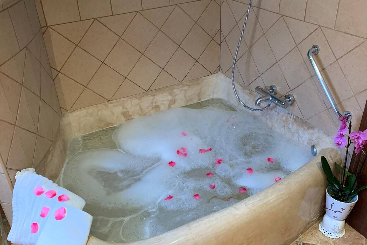 Chambre Double Supérieure (Arab bath) | Salle de bain | Sèche-cheveux, serviettes fournies