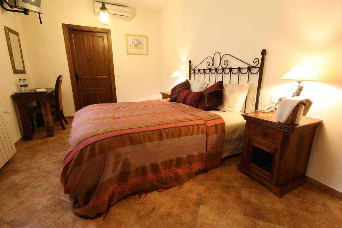Chambre Double Supérieure (Hidromassage bath) | Bureau, lits bébé (gratuits), lits pliants/supplémentaires