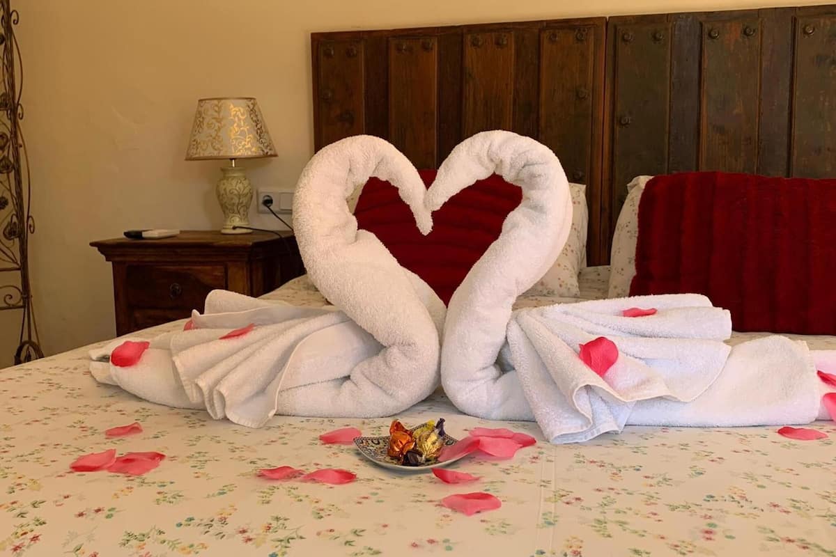 desk, free cots/infant beds, rollaway beds, free wifi