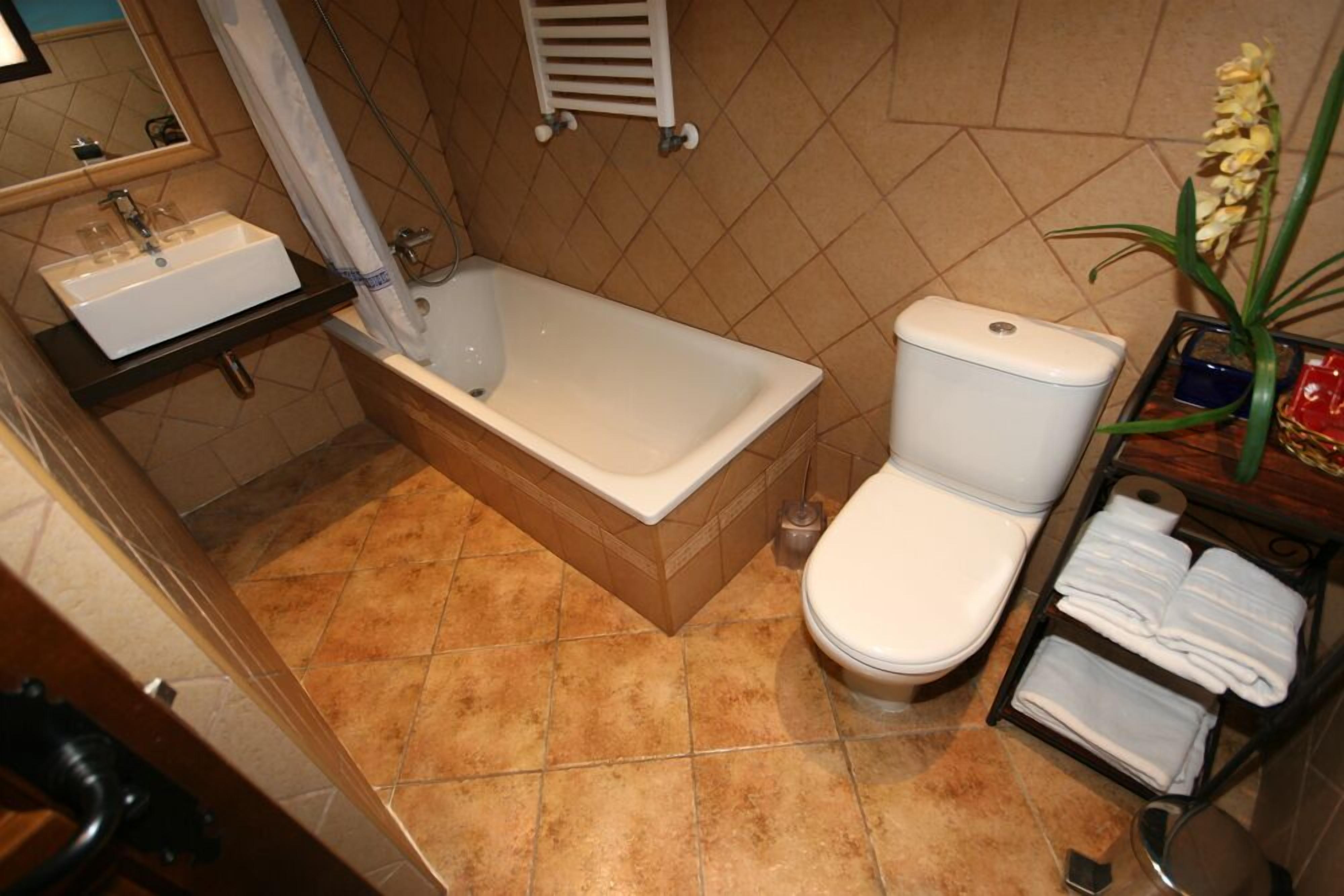 double room, ensuite | bathroom | hair dryer, towels