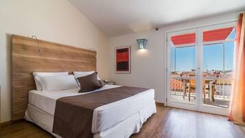 Minibar, in-room safe, desk, laptop workspace