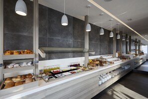 Free daily buffet breakfast - Kouros Village Hotel - Adults Only (Santorini)