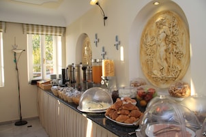 Free daily continental breakfast