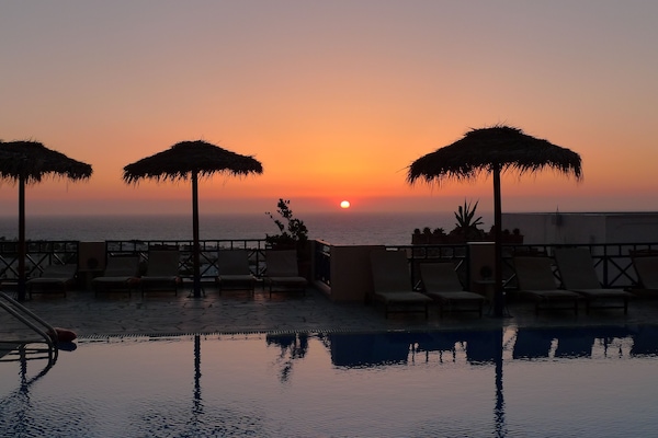 Seasonal outdoor pool, pool umbrellas, sun loungers