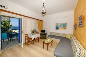 Superior Apartment, Sea View | Egyptian cotton sheets, premium bedding, in-room safe - Aegean View Hotel (Santorini)