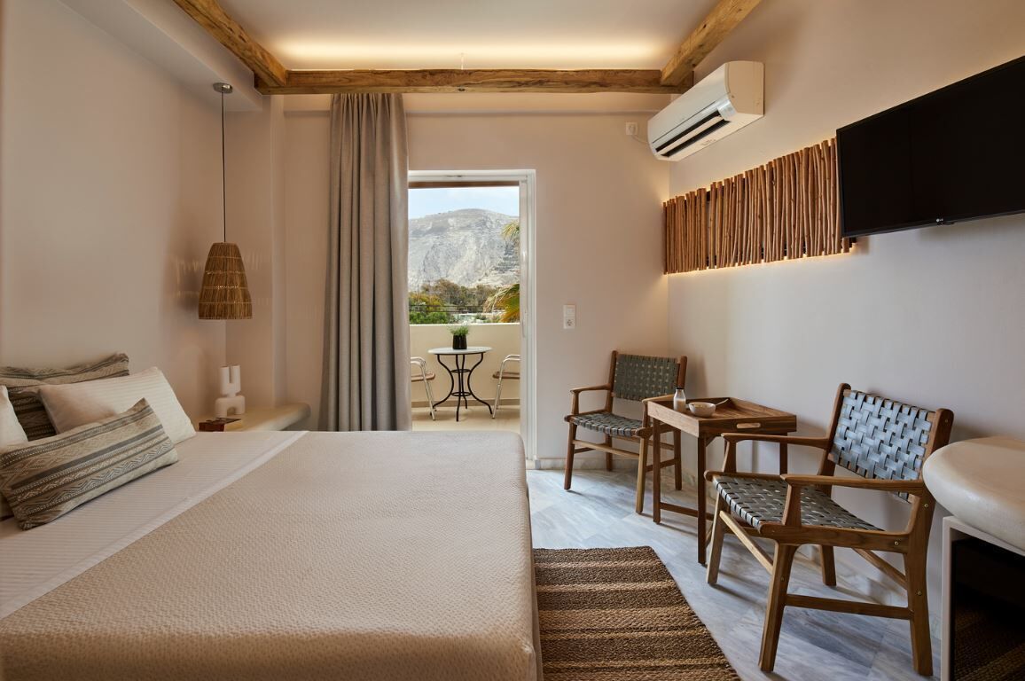 standard suite, pool view | 1 bedroom, minibar, in-room safe, desk