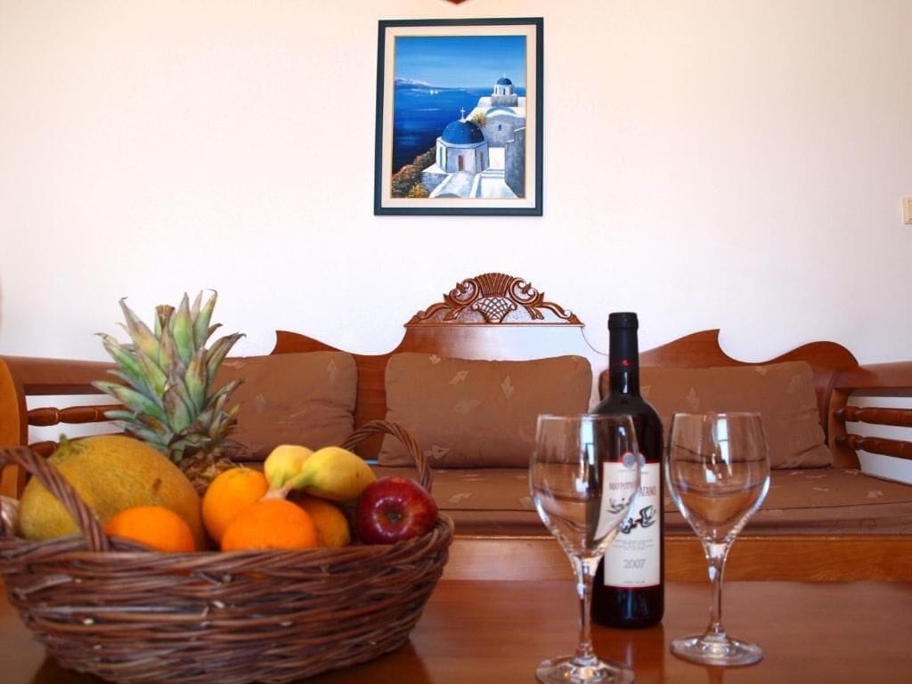 family room - split level | 1 bedroom, minibar, in-room safe, desk