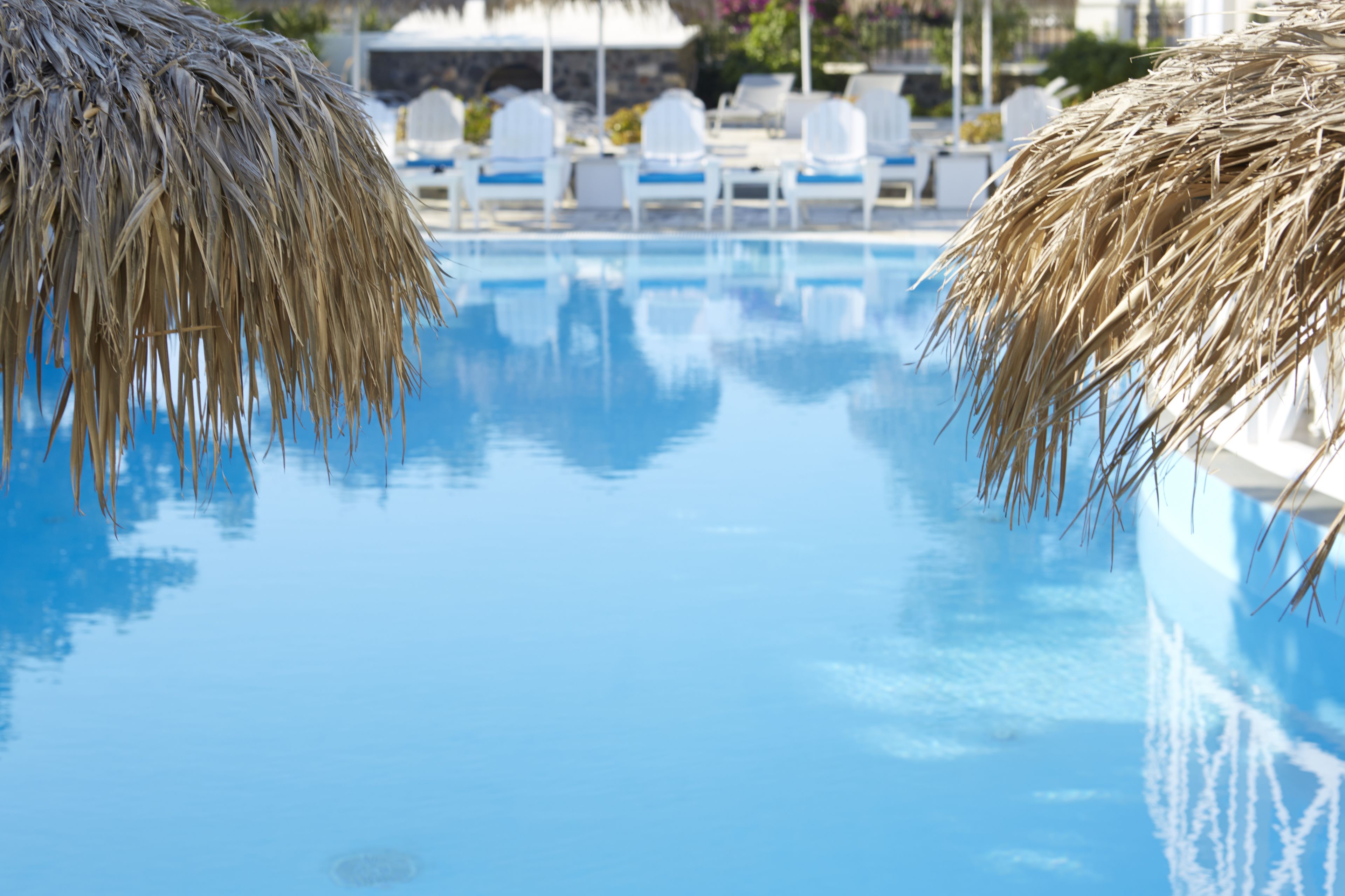 Piscina externa, guarda-sóis