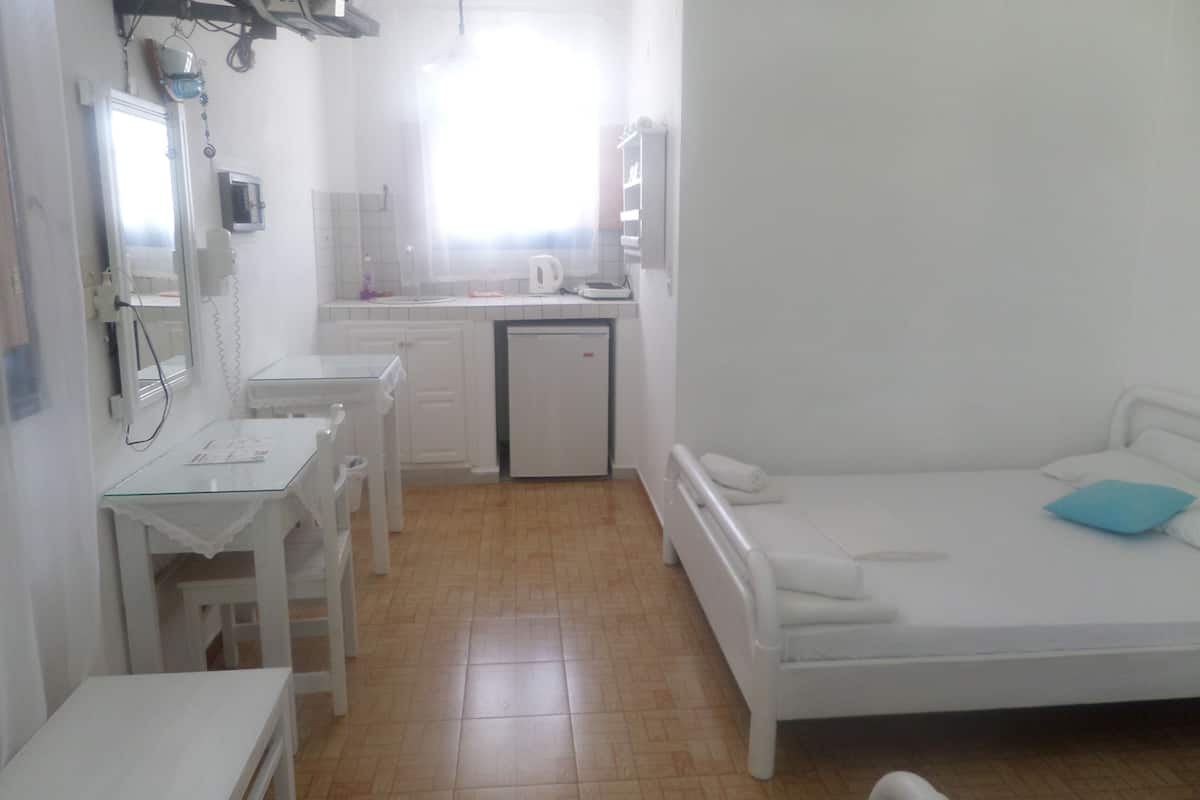 studio (for 3) | in-room safe, iron/ironing board, free cots/infant beds, free wifi