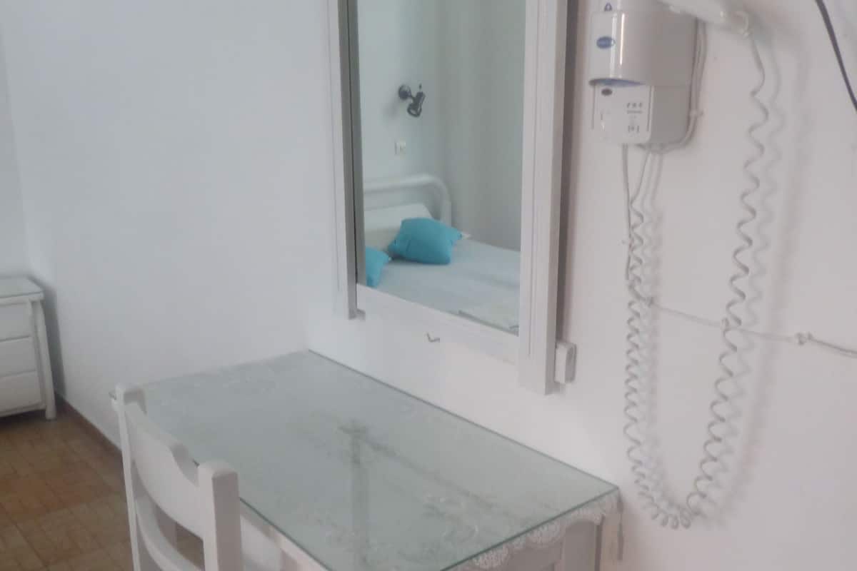 tv, tablet, dvd player