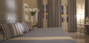 Superior-Zimmer | Zimmersafe, individuell dekoriert, Schreibtisch, Verdunkelungsvorhänge