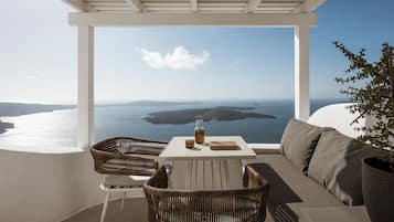 Junior Suite, Sea View (Panoramic Caldera View) | Egyptian cotton sheets, premium bedding, pillowtop beds, minibar