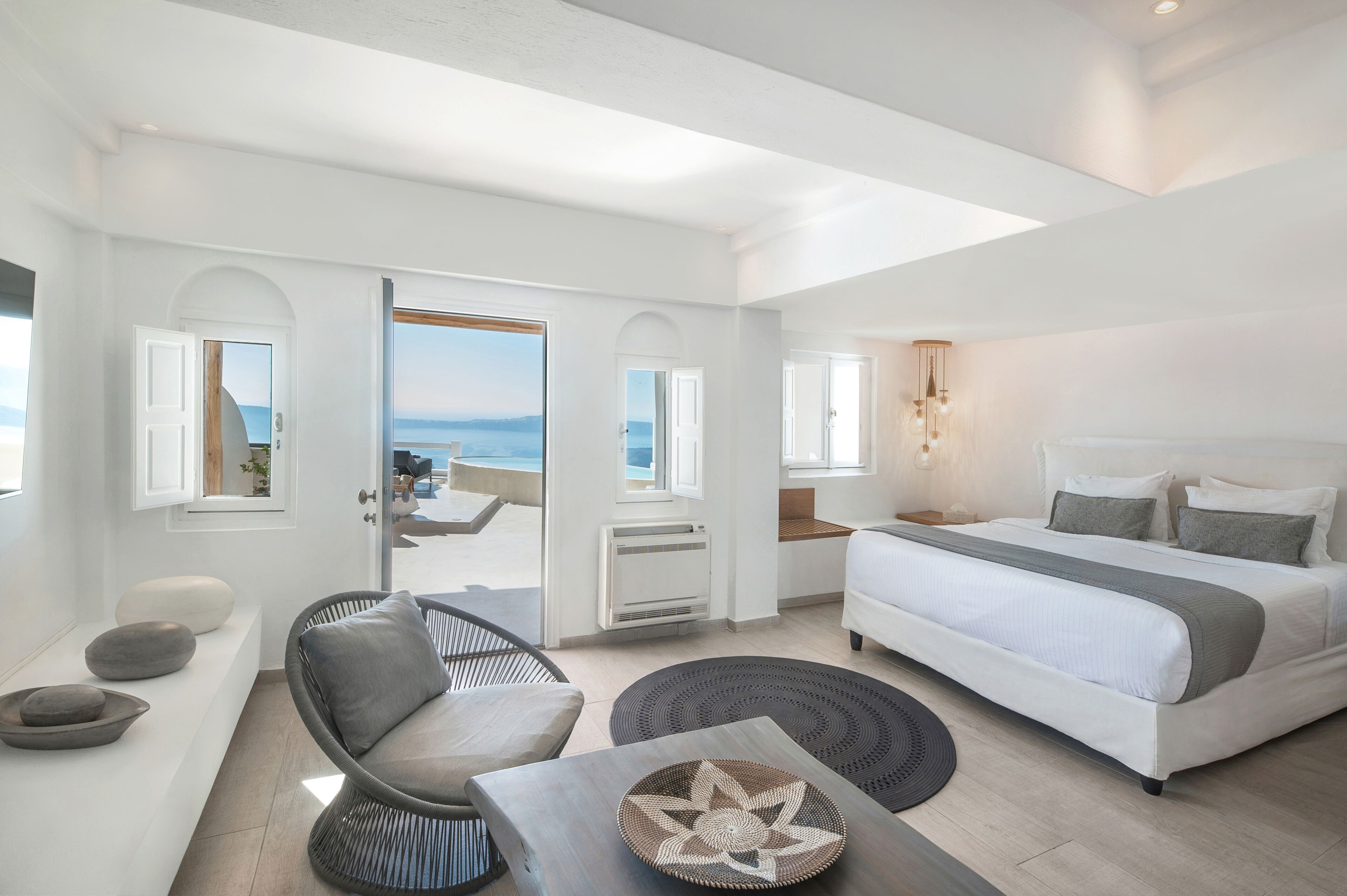 Grand-Suite, Meerblick (Plunge Pool, Caldera View) | Bettwäsche aus ägyptischer Baumwolle, hochwertige Bettwaren