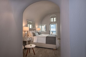 Suite Lune de Miel, vue mer (Outdoor Jetted Tub, Caldera View) | 2 chambres, draps en coton égyptien, literie de qualité supérieure