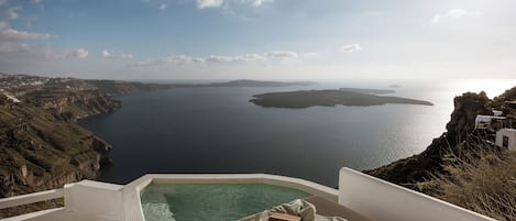 Master Suite, Sea View (Aquarella, Panoramic Caldera View) | 埃及棉床单、高档床上用品、加厚床垫、迷你吧