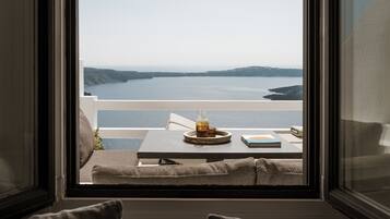 Mare Grand Suite with Panoramic View and Heated Plunge Pool