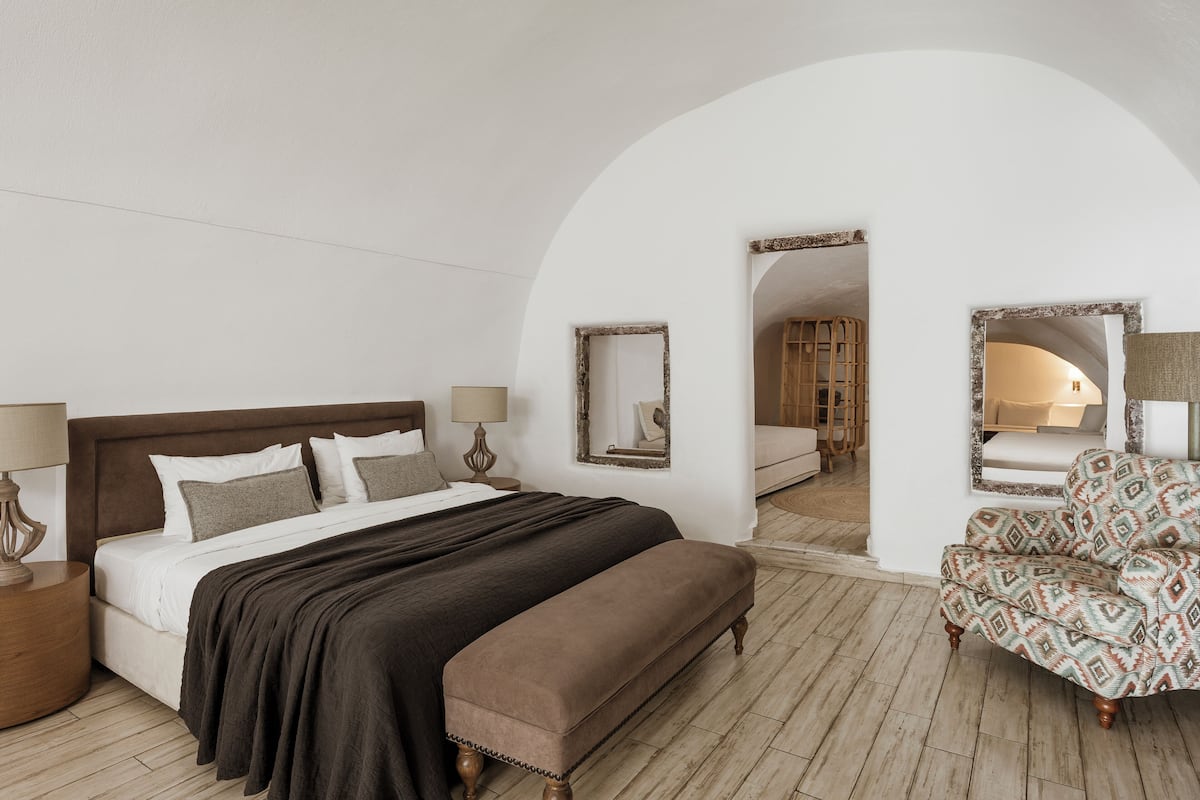 Traditional Suite (Cave) | 2 bedrooms, Egyptian cotton sheets, premium bedding, pillowtop beds
