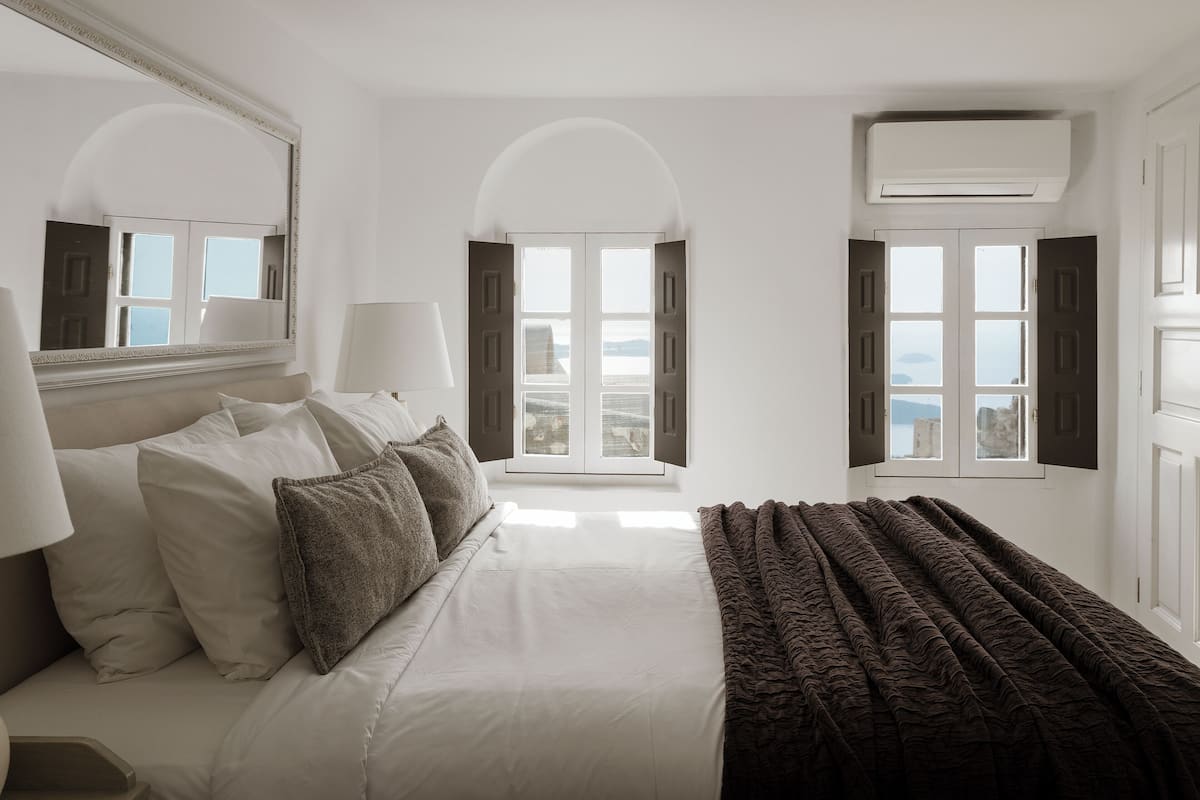 Deluxe Double Room, Partial Sea View | 2 bedrooms, Egyptian cotton sheets, premium bedding, pillowtop beds