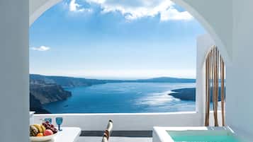 Suite luna di miele, vista mare (Outdoor Jetted Tub, Caldera View) | Balcone