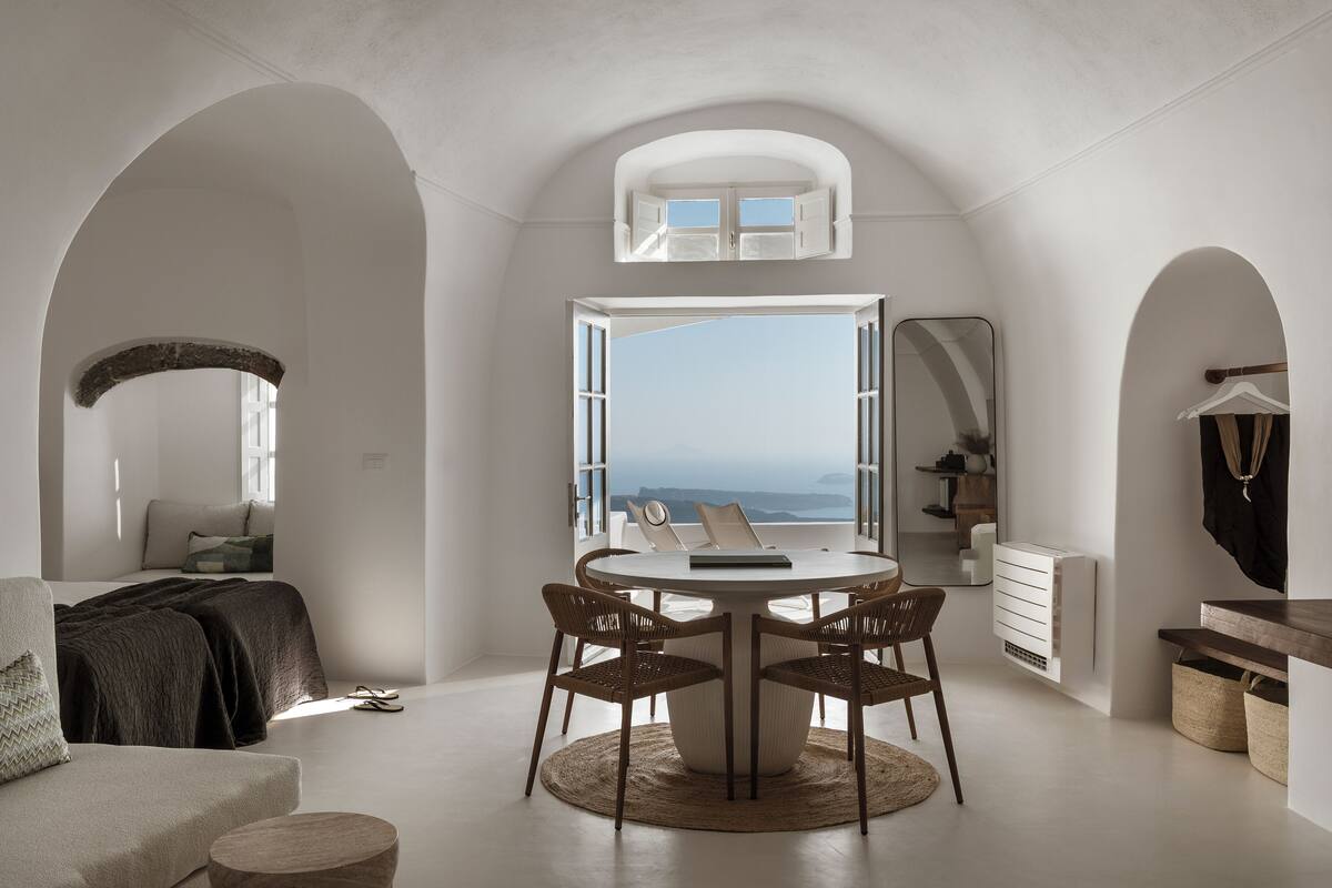 Grand Cave Suite with Panoramic View and Hot Tub | 埃及棉床單、高級寢具、特厚豪華床墊、迷你吧