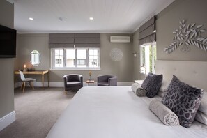 Garden View - Double | Frigobar, cofres nos quartos, escrivaninha, cortinas blackout