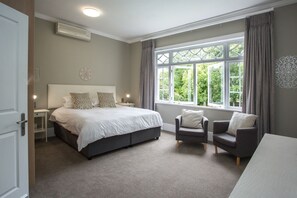 Garden View - Twin/ Double | Minibar, safe på rommet, skrivebord og blendingsgardiner