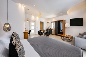 Queen Suite with Spa Bath | Coffres-forts dans les chambres, décoration personnalisée, Wi-Fi gratuit