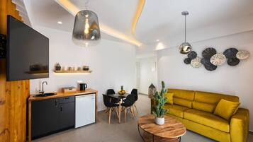 King Suite with Spa Bath | Living area | Plasma TV