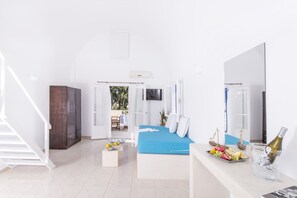 21-inch plasma TV with digital channels, TV - Bella Santorini (Santorini)