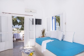 21-inch plasma TV with digital channels, TV - Bella Santorini (Santorini)