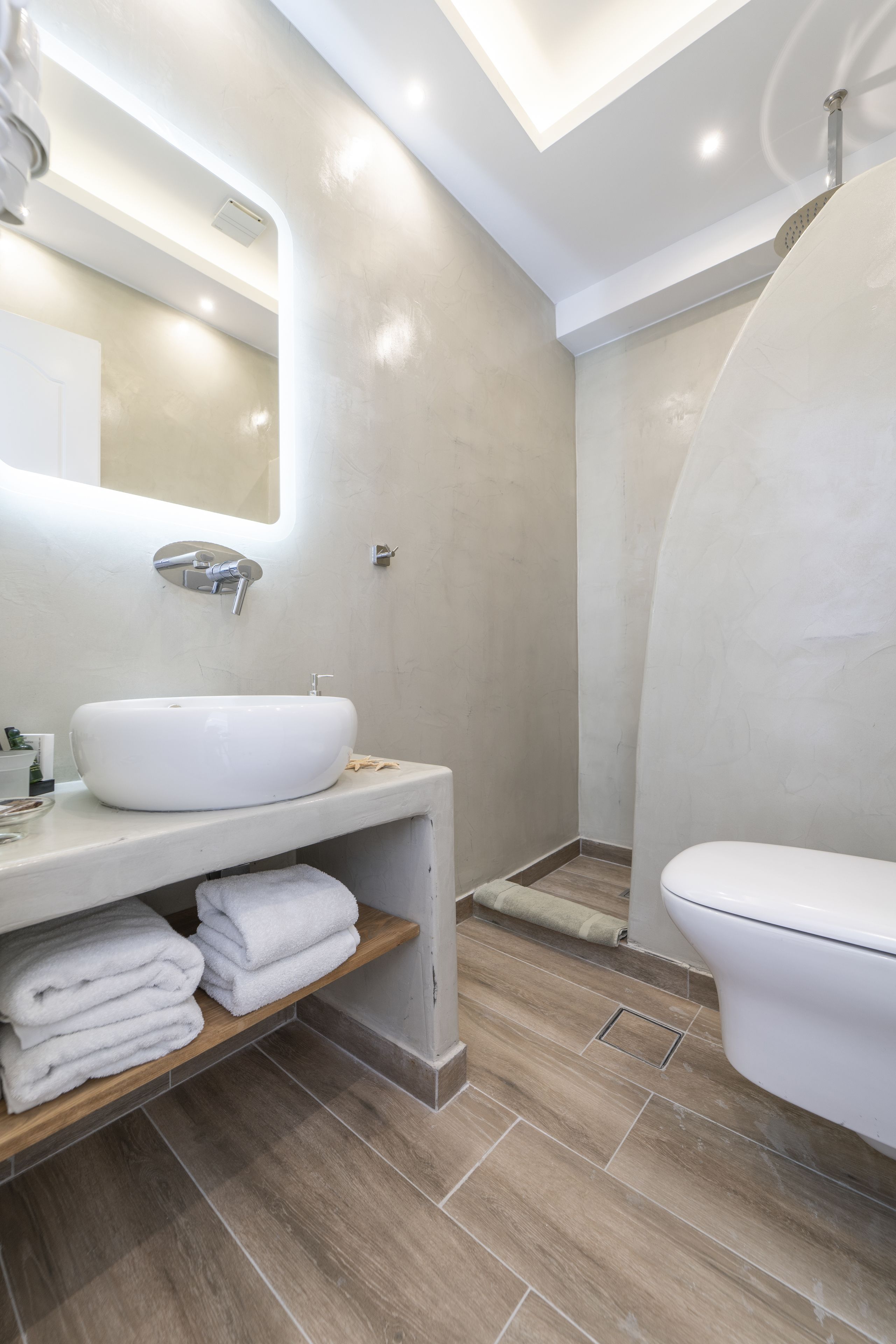 combined shower/bathtub, deep-soaking bathtub, designer toiletries