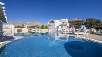 Outdoor pool, pool umbrellas, sun loungers