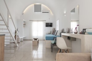 21-inch plasma TV with digital channels, TV - Bella Santorini (Santorini)