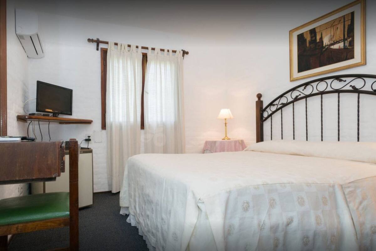 Ropa de cama de alta calidad, minibar, caja fuerte