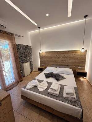 Superior Room | Iron/ironing board, free cribs/infant beds, free WiFi, bed sheets - Villa Livadaros (Santorini)