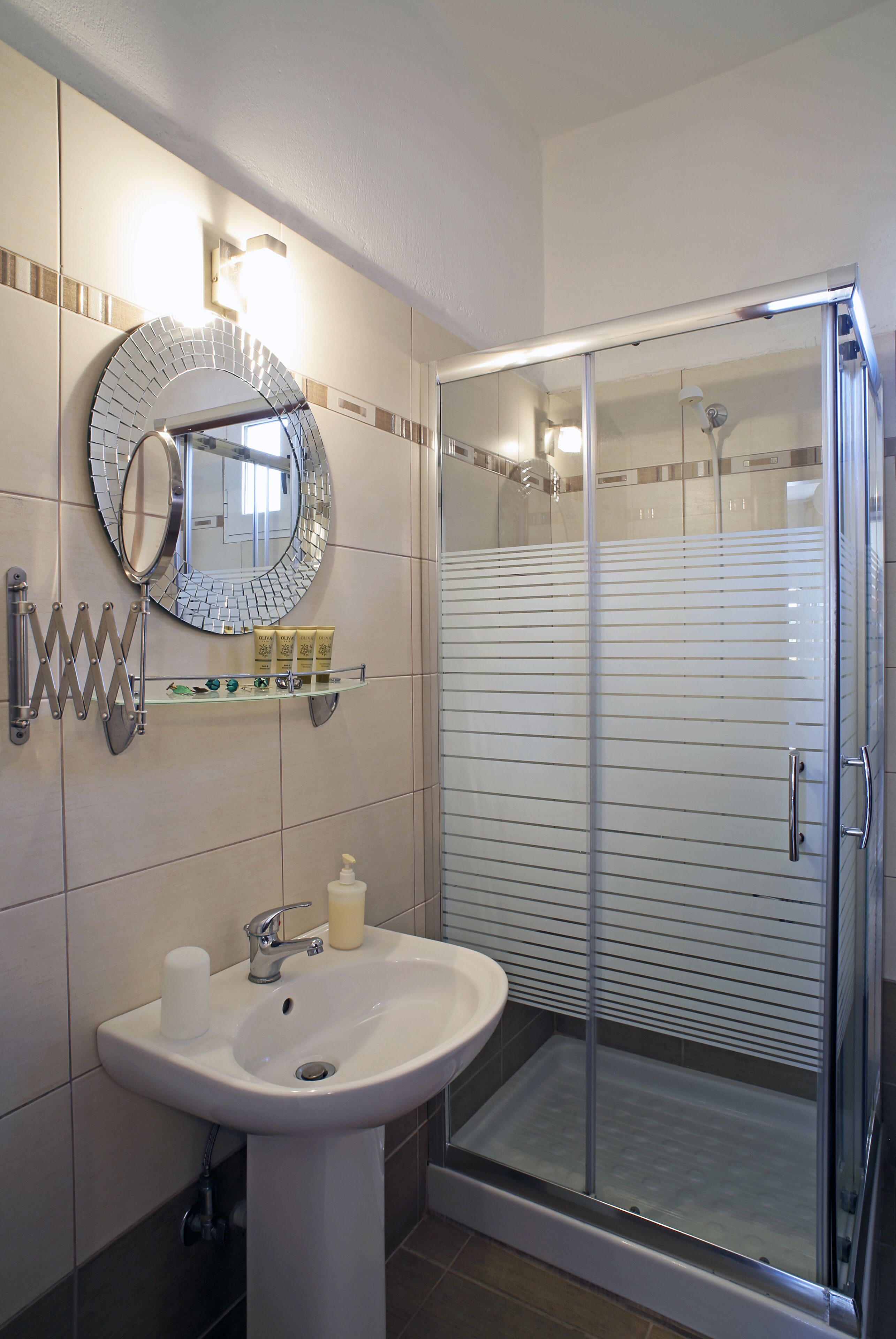 suite, 1 queen bed with sofa bed | bathroom | free toiletries, hair dryer, towels