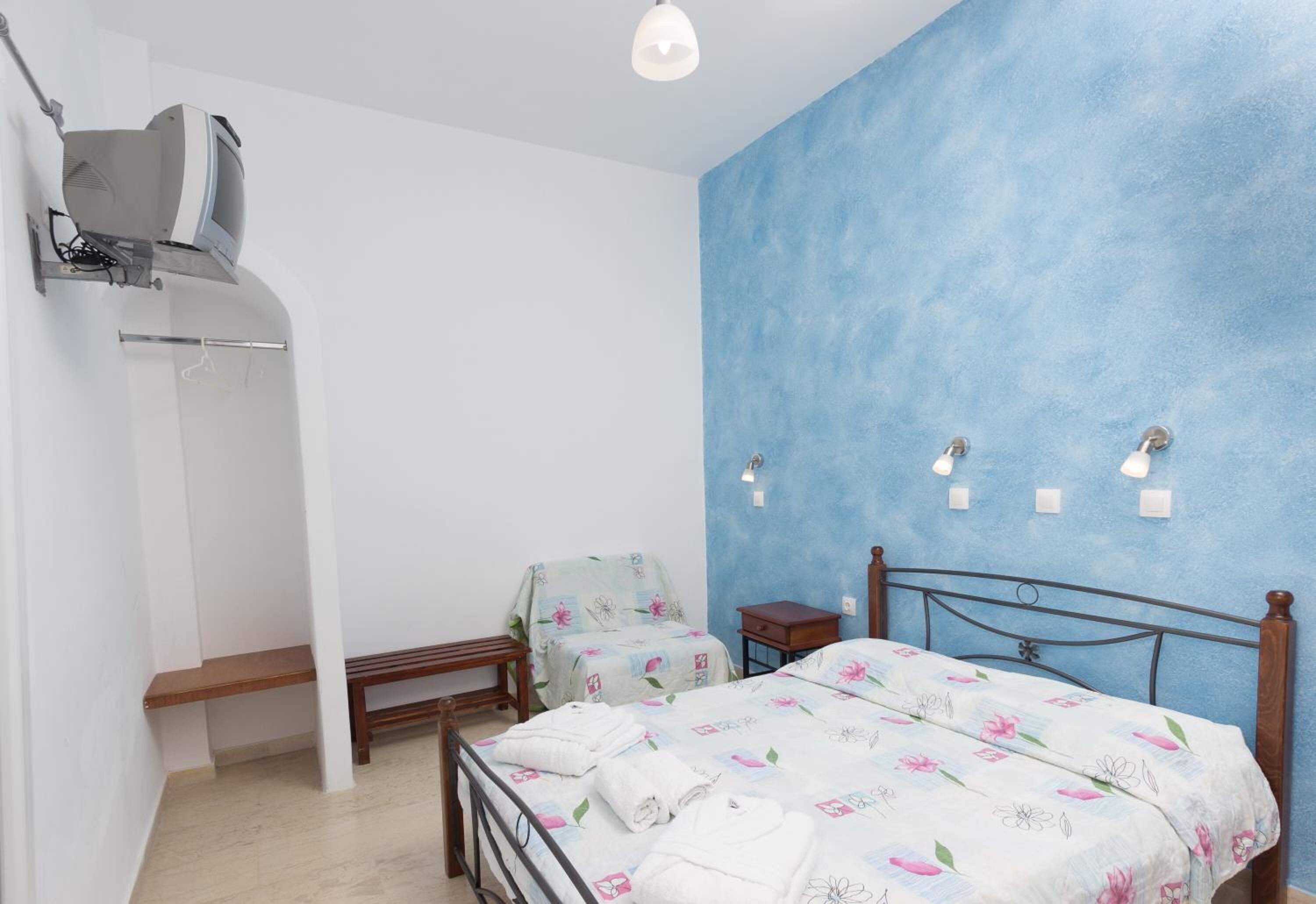 standard room | iron/ironing board, free wifi, bed sheets
