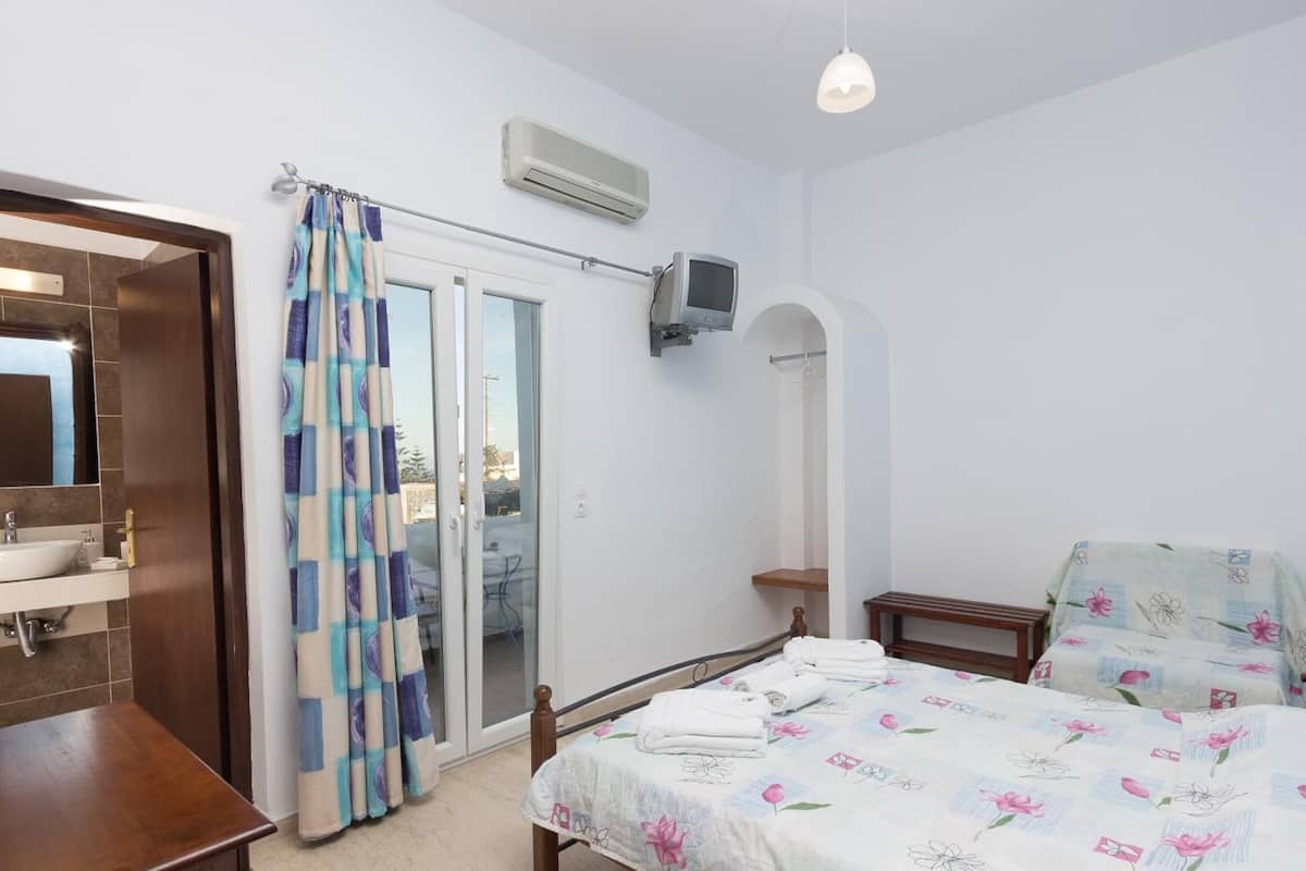 standard room | iron/ironing board, free wifi, bed sheets